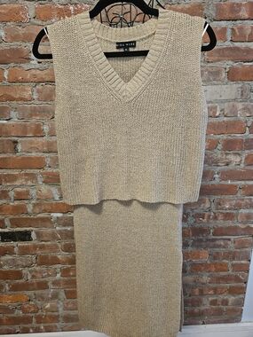 MIDI MUSE Beige Knit Set With VNeck  Top & Skirt